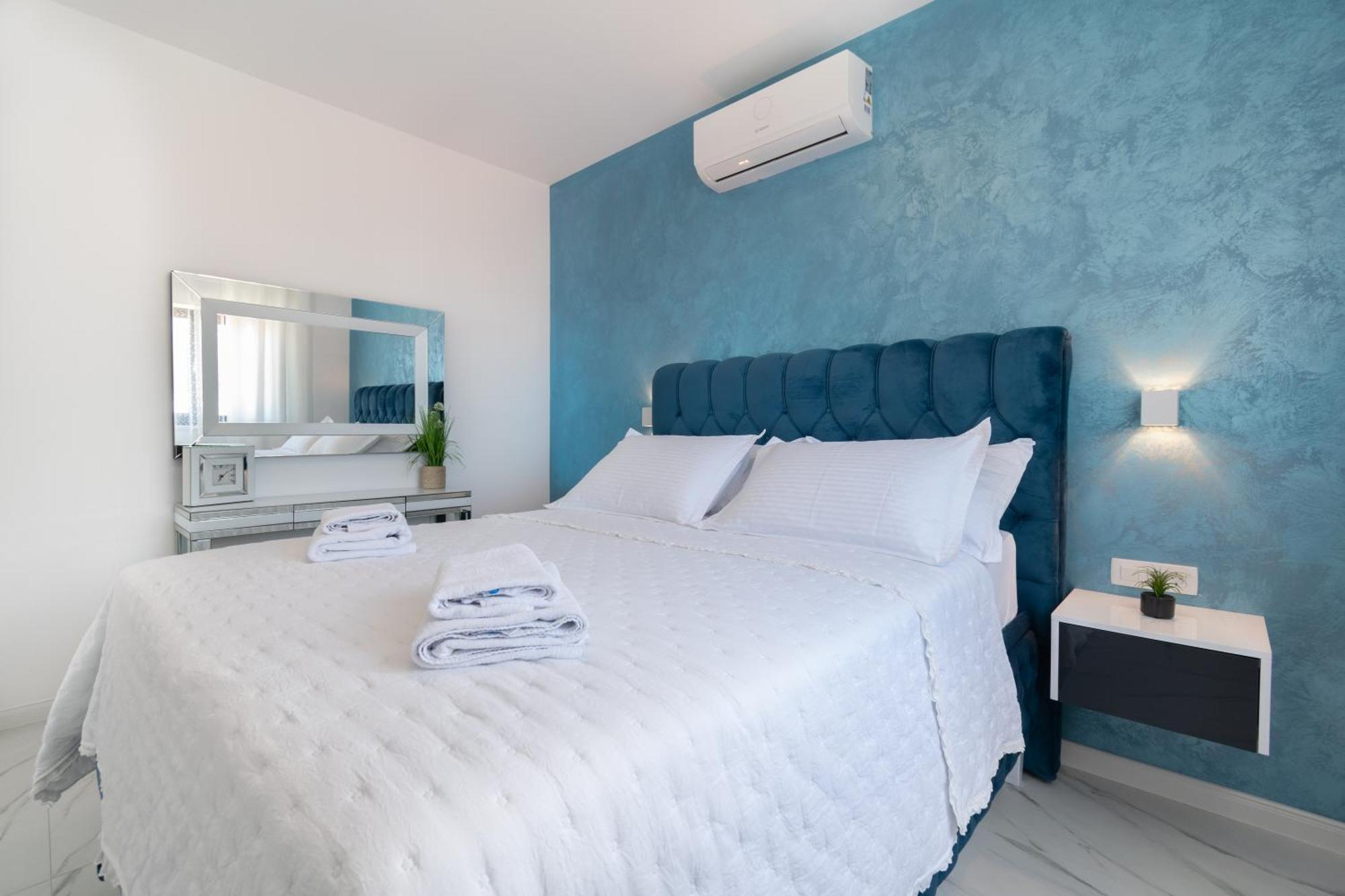 Lux Penthouse Panoramic View With Jacuzzi Lägenhet Makarska Exteriör bild
