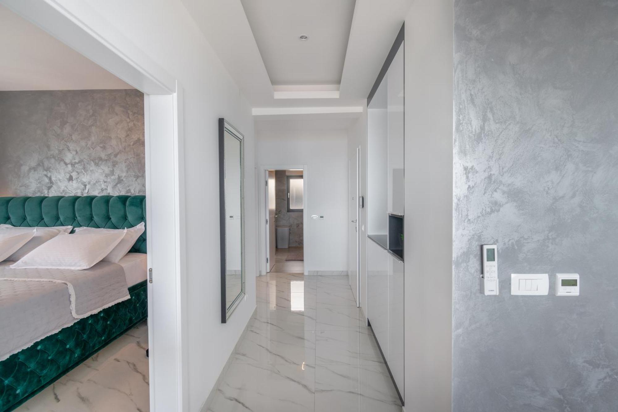Lux Penthouse Panoramic View With Jacuzzi Lägenhet Makarska Exteriör bild